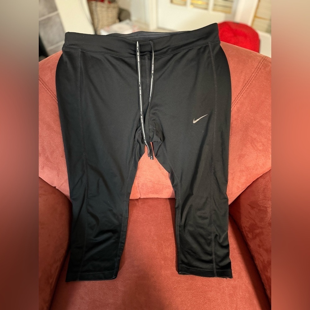 Black Nike dri-fit Capri Leggings